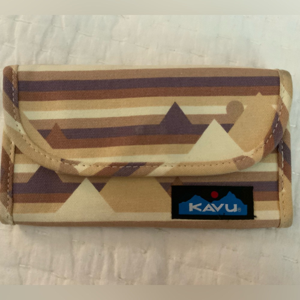 KAVU Canvas Tri-Fold Wallet Geometric Stripe Pattern Zip Coin Pocket